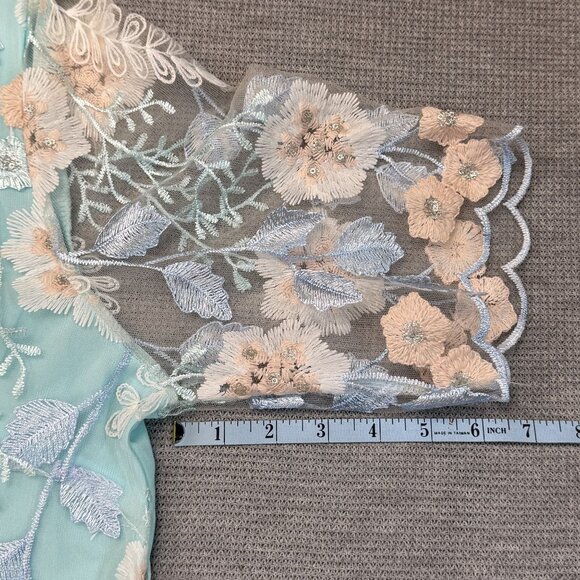 Floral Embroidered Sheer Overlay Tunic Blouse Keyhole Light Turquois Silver XXL - Picture 10 of 11